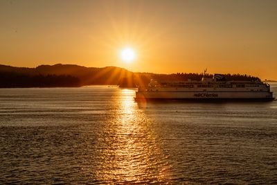 Ferry crossing via Hagnaya Port